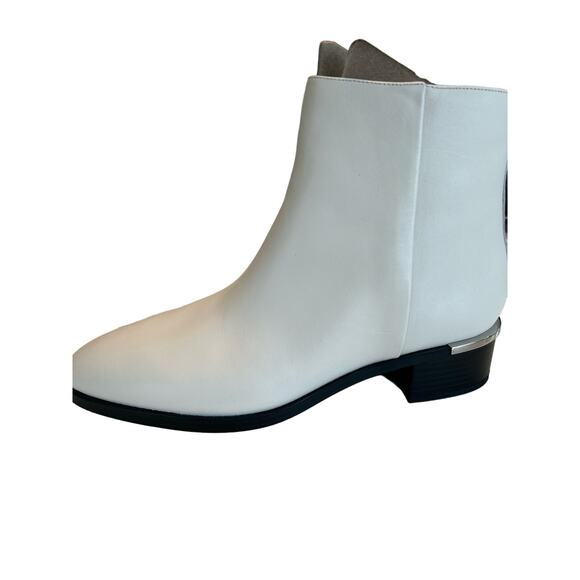 Calvin Klein Women's Donovi Ankle Boot, Fashion Leather SZ 11 - Picture 9 of 11